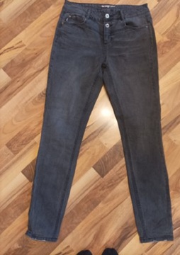 Czarne jeansy damskie przecierane wysoki stan 38 