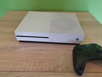 Xbox One S + Pad