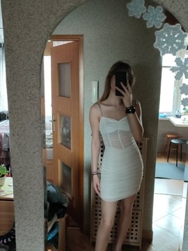 biała sukienka bodycon