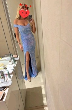 Błękitna suknia cekinowa z rozcięciem 