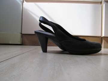 Czarne,skórzane buty z odkrytą piętą,Marco Tozzi