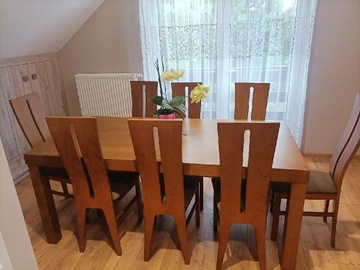 Stół do salonu z krzesłami 