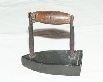 Stare żelazko Datowane 1827