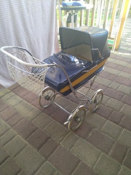 Zabytkowy wózek dla lalek 