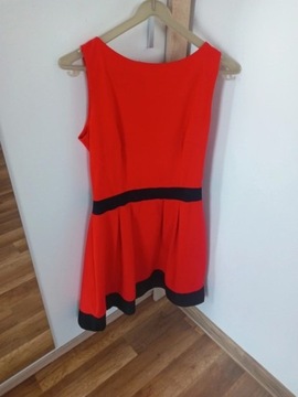 Czerwona sukienka z czarnym pasem, rozmiar 38