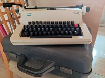 Maszyna do pisania Optima SM32 