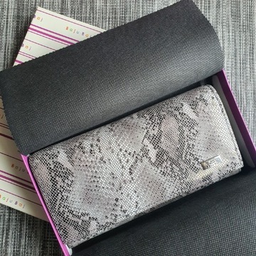 Szary  dasmki portfel skórzany marki BajuBaj 
