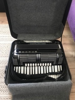 Akordeon Hohner Morino IV N 120 bas.