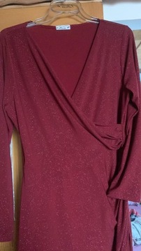 Sukienka brokatowa bordowa z rozcięciem