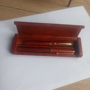Zestaw pióro długopis w drewnianym etui