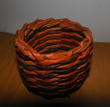 Koszyczek z wikliny papierowej