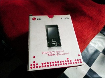 LG KC 550, pudełko, kabel USB, słuchawki, płyta CD