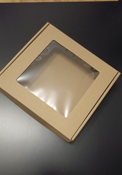 Pudełko prezent z okienkiem 20x20x5 cm 