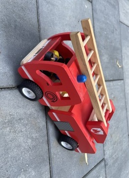 Drewniany wóz strażacki z figurkami