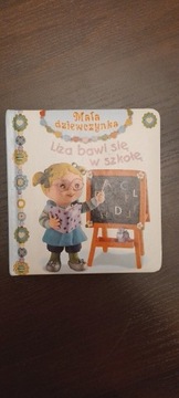 Książeczka dla dzieci Liza bawi się w szkołę