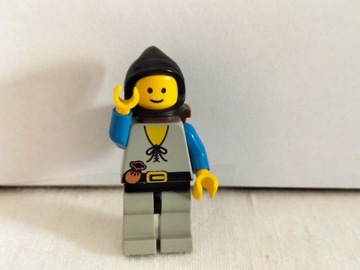 Lego castle wieśniak chłop z koszem na plecach