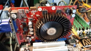 Karta graficzna PCIe 7300 GT sprawna