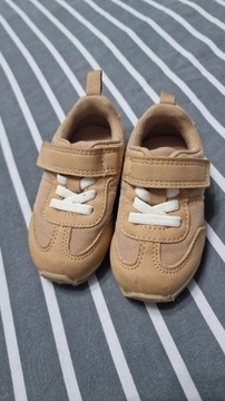 7 par butów dla niemowlaka 