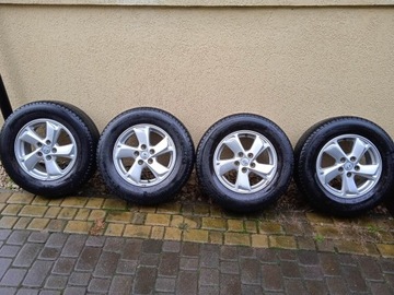 Oryginalne felgi Hyundai 215/70 R16 z oponami Mich