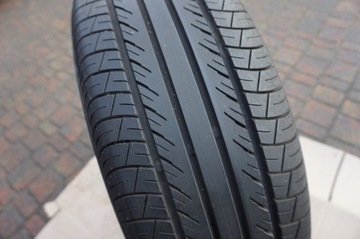 225/55R18 YOKOHAMA BluEarth E70 opona lato