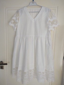 Krótka biała sukienka z haftem