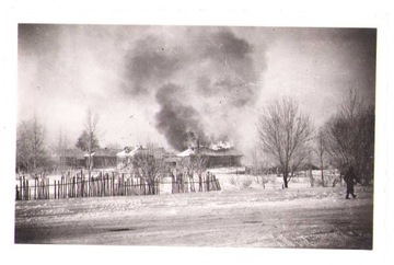 FRONT WSCHODNI -ZSRR Ukraina płonąca wieś ok. 1942