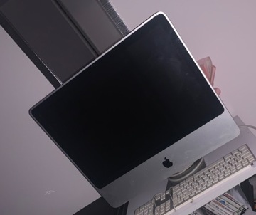 iMac z klawiatura w komplecie 