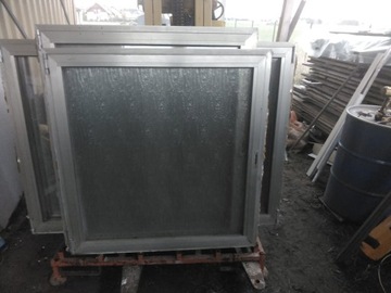 Okno aluminiowe 117x121,5