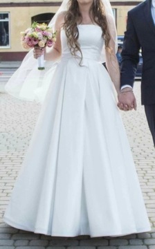 Suknia ślubna biała z trenem i cudowną kokardą