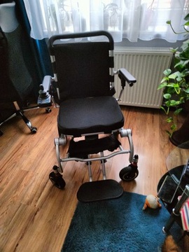 Ultralekki, elektryczny, składany wózek inwalidzki