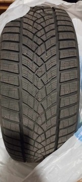 Opony zimowe Goodyear 235/45/20 i 245/45/20