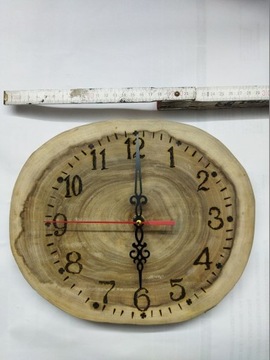 Zegar z drewna orzecha - rękodzieło