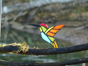 Witraż koliberek tropikalny zawieszka witrażyk