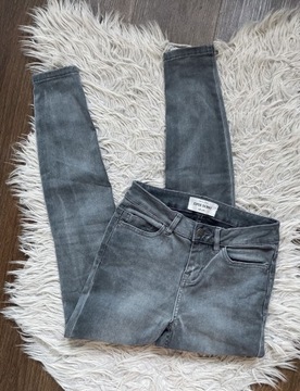 szare spodnke rurki jeansowe skinny jeans new look