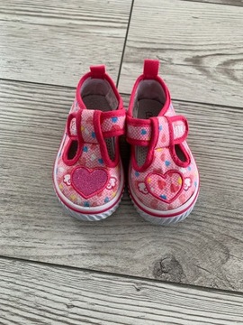 Buty dziecięce różowe dla dziewczynki.