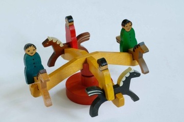 Karuzela - zabawka drewniana