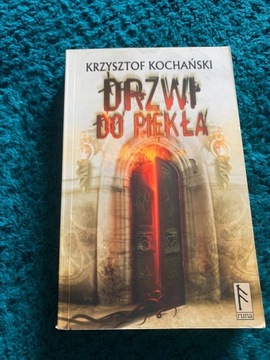 Książka drzwi do piekła Kochański RUNA