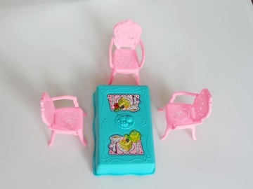 Zabawki zestaw jadalnia dla lalek stół krzesła x 4