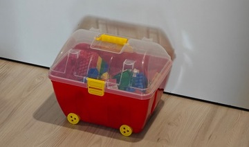 klocki konstrukcyjne dla dzieci pudełko z kółkami