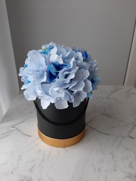 Flower box czarny błękitne hortensje niebieski