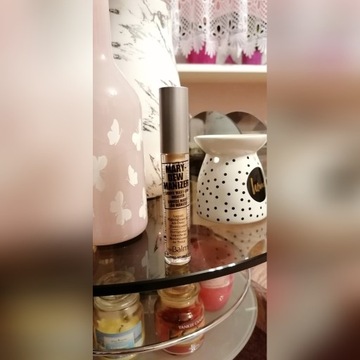 The Balm-Mary Dew Manizer rozświetlacz w płynie 