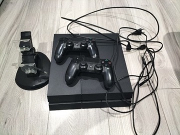 Sprzedam konsolę PS4 w bardzo dobrym stanie 