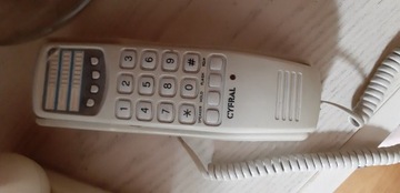 Telefon nowszy model CYFRAL