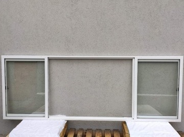 okno podawcze przesuwne w bok do kontera stróżówki