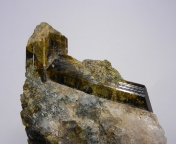 Wielki Epidot w Skale | 310g | Minerał Naturalny