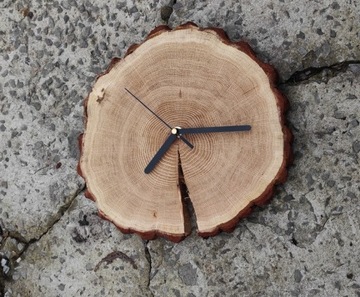 Zegar ścienny z drewna dębowego z korą - plaster 