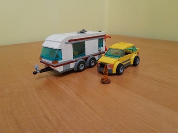 Lego 4435 City Samochód z przyczepą kempingową