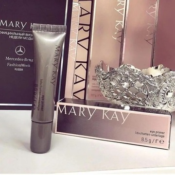 Baza na powieki pod cienie Mary kay 