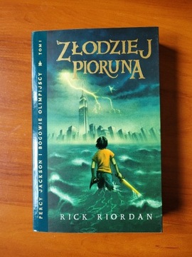 Złodziej pioruna, Rick Riordan