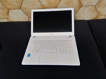 Acer Aspire V3-371, 13,3"/i3-/SSHD500GB/RAM8GB/ 